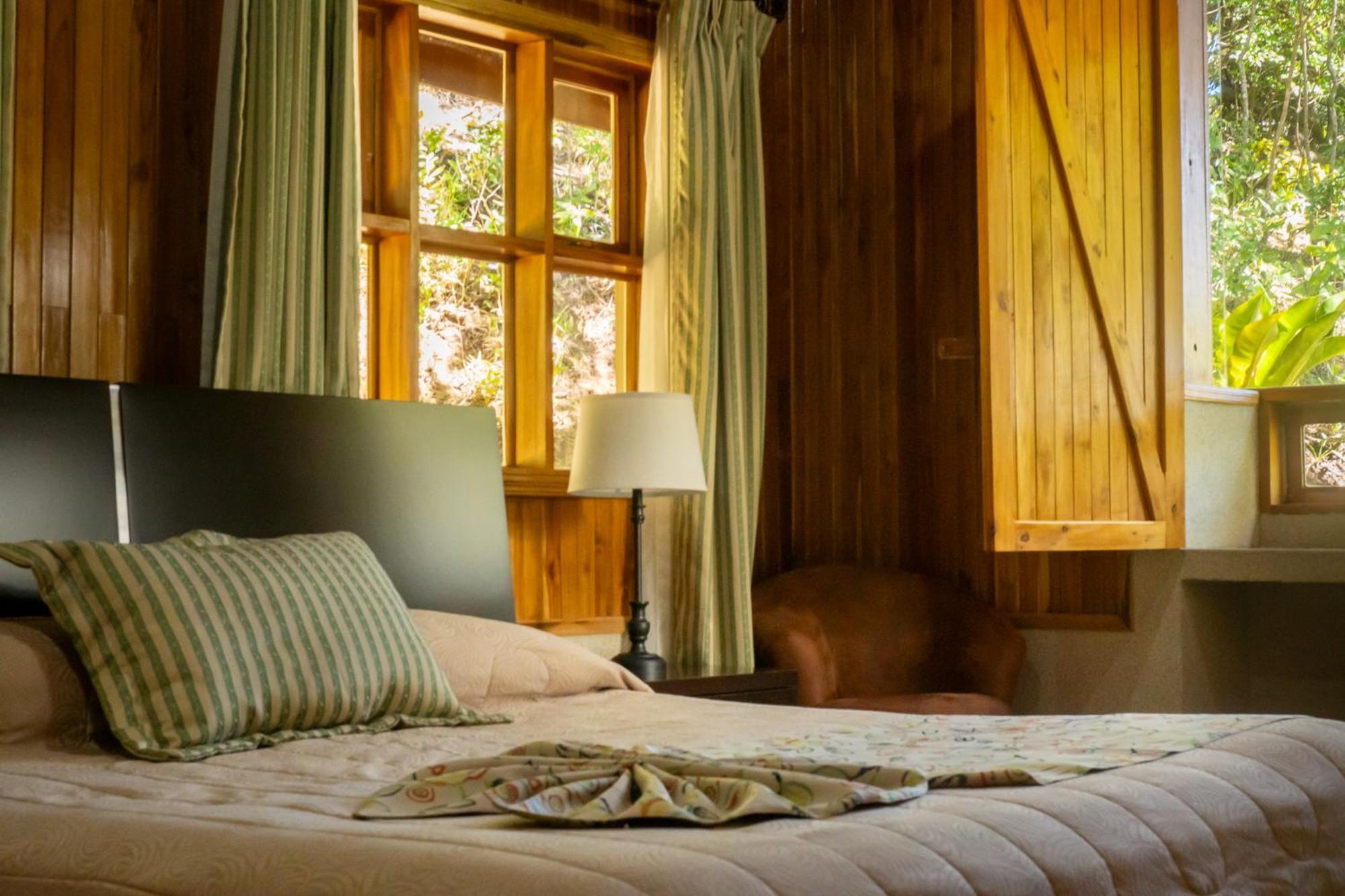 Los Pinos Cabins & Reserve モンテベルデ エクステリア 写真