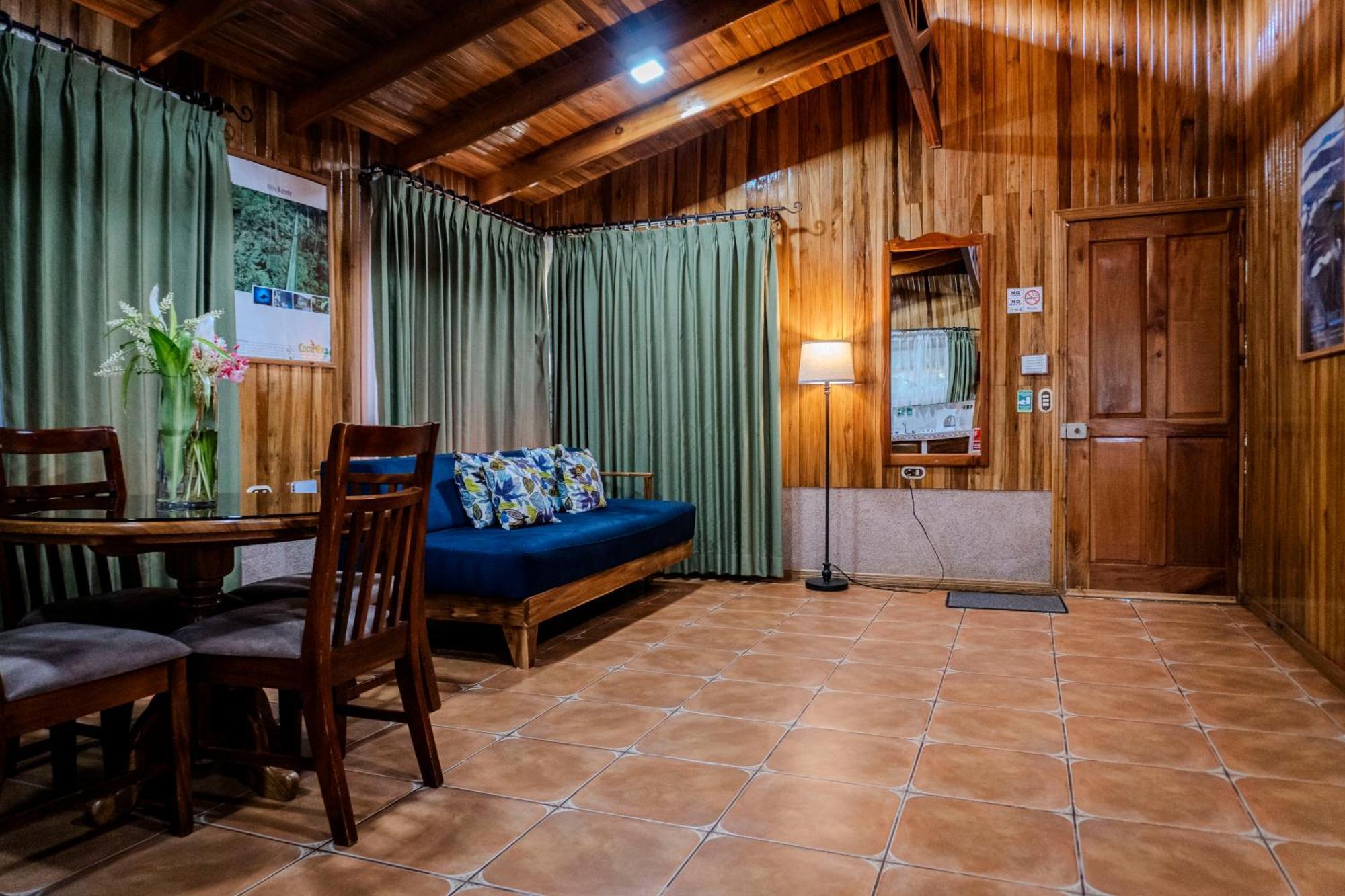 Los Pinos Cabins & Reserve モンテベルデ 部屋 写真