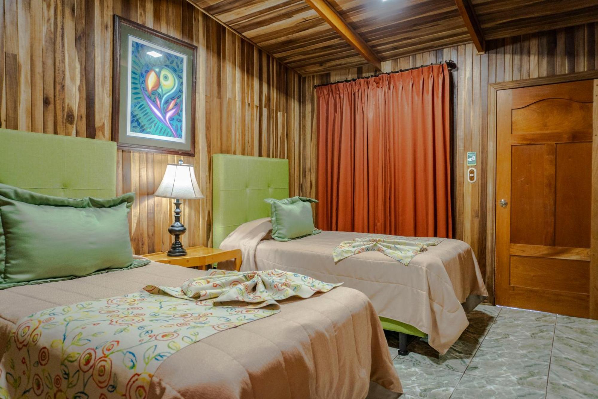 Los Pinos Cabins & Reserve モンテベルデ 部屋 写真