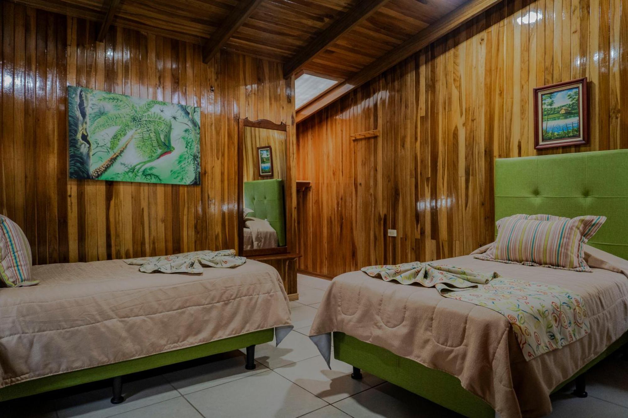 Los Pinos Cabins & Reserve モンテベルデ 部屋 写真