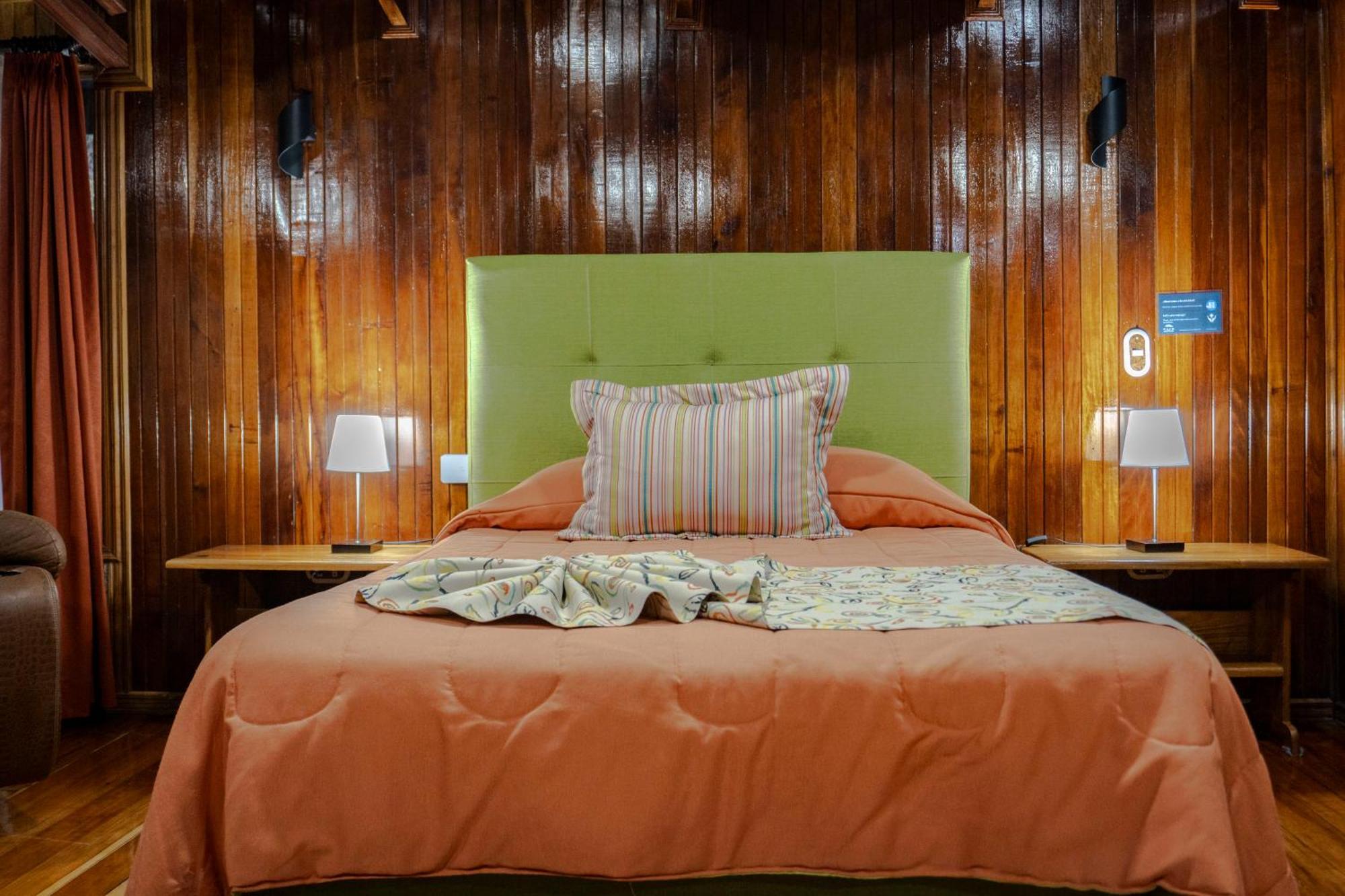 Los Pinos Cabins & Reserve モンテベルデ エクステリア 写真