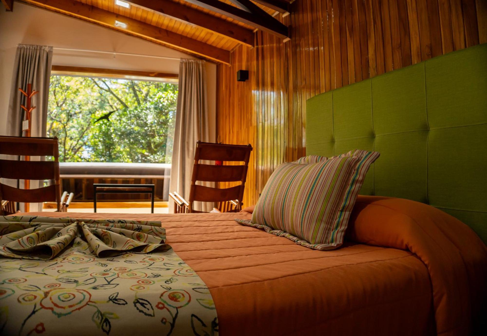 Los Pinos Cabins & Reserve モンテベルデ エクステリア 写真