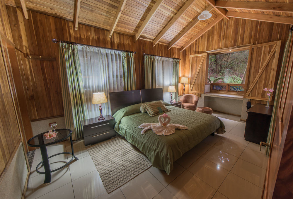 Los Pinos Cabins & Reserve モンテベルデ エクステリア 写真